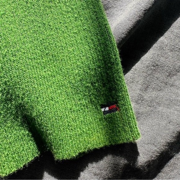 Vintage Tommy Hilfiger Women’s XL Green Long Sleeve V-Neck Sweater - Picture 5 of 6